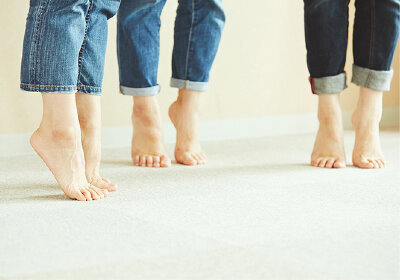 山忠全社員の足を健康にするために立ち上がった女性たち。